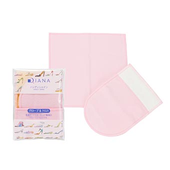 お手入れは、柔らかい布に無色の「アニリン革に使用できるクリーム」を少量、薄く伸ばすようにつけて、軽く伸ばしながら塗ります。